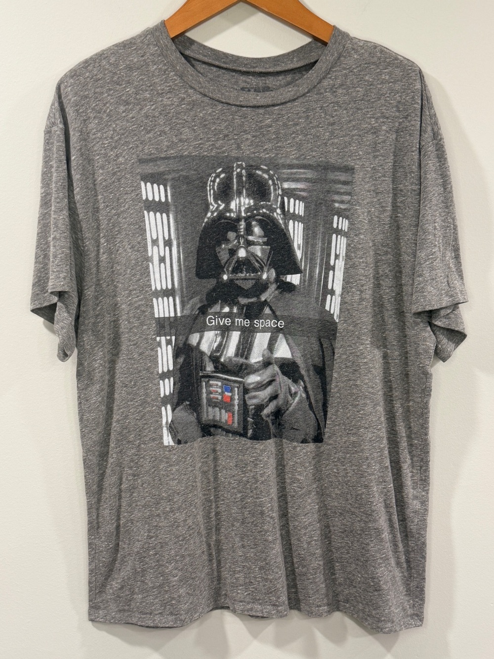 Star Wars Men's Heather Gray Darth Vader 'Give Me Space' Graphic Tee Size L